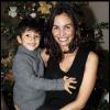 Inés Sastre et son petit Diego lors de la représentation du ballet Cendrillon, à l'Opéra Bastille, le dimanche 4 décembre 2011.