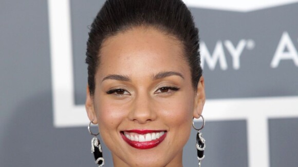 Alicia Keys : Elle s'emmêle les pinceaux sur Twitter, victime ou gaffeuse ?