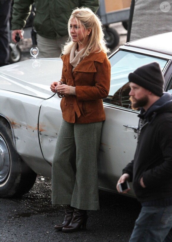 Jennifer Aniston avec une perruque blonde sur le tournage d'une adaptation d'un livre d'Elmore Leonard, dans le Connecticut le 12 février 2013