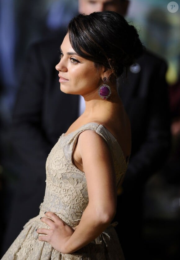 Mila Kunis splendide à la première du film Le Monde Fantastique d'Oz au El Capitan Theatre de Los Angeles, le 13 février 2013.