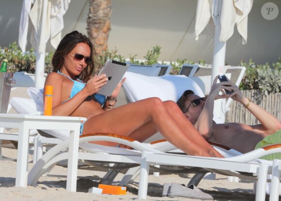 Tamara Ecclestone en pleine activité lors de ses vacances à Dubaï, le 10 février 2013