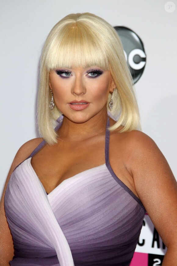 Christina Aguilera pose à la 40e cérémonie des American Music Awards à Los Angeles, le 18 novembre 2012.