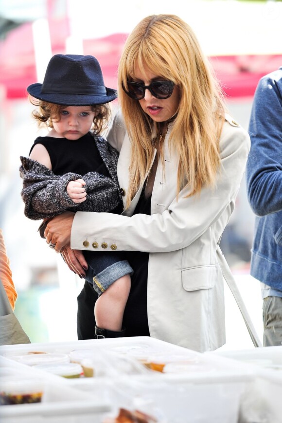 Rachel Zoe et son fils Skyler font des courses, le 17 février 2013 à Los Angeles.