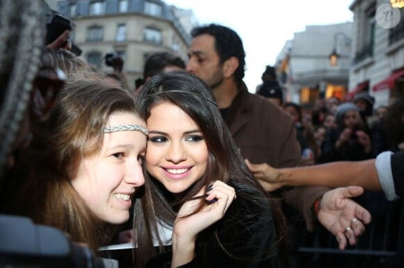 Selena Gomez sortant de l'hôtel Le Bristol à Paris pendant la promotion du film Spring Breakers le 17 février 2013