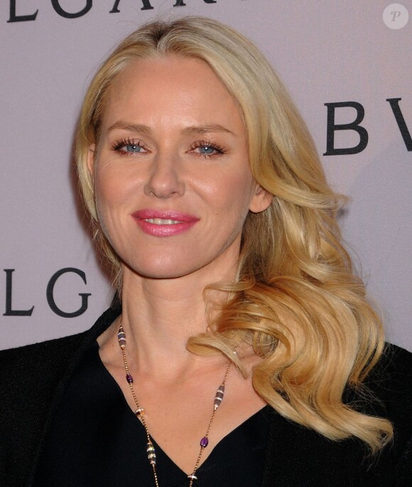 Naomi Watts sur le tapis rouge de la soirée organisée par le bijoutier de luxe Bulgari en hommage à Elizabeth Taylor, à Beverly Hills, le 20 février 2013.