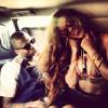 Rihanna postait sur Instagram cette photo de Chris Brown et elle à Hawaï avec en légende : "Pour it up pour it up! #birthdaybehaviour" (que l'on pourrait traduire par "verse encore verse encore ! #anniversairettitude")