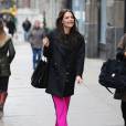Katie Holmes, souriante, se balade dans les rues de New York, le 22 février 2013.
