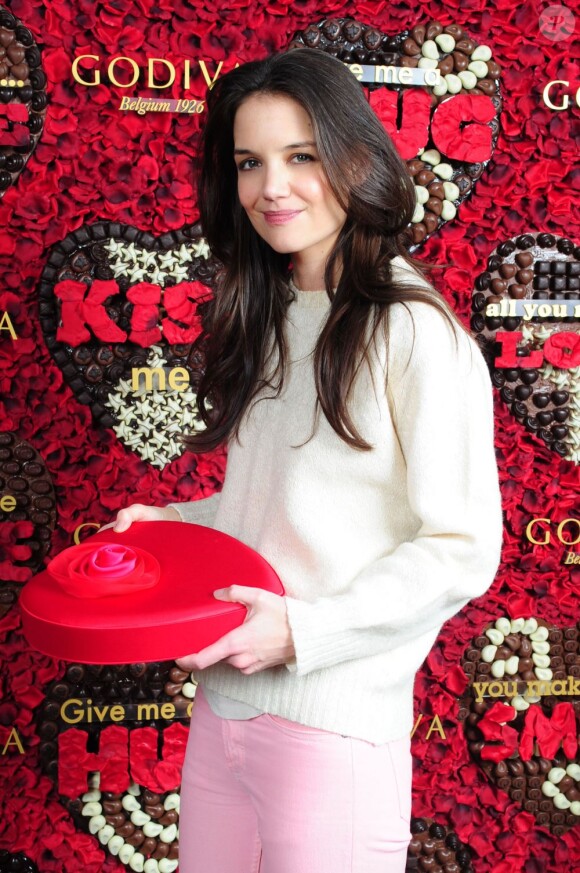 Katie Holmesà la boutique de chocolats Godiva au Rockefeller Cente, à New York, le 1e février 2013.