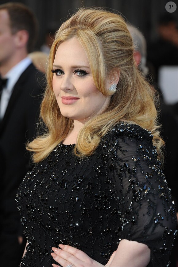 Adele sur le tapis rouge de la 85e cérémonie des Oscars, à Los Angeles, le 24 février 2013.