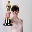 Anne Hathaway a gagné l'Oscar du meilleurs second rôle pendant la 85e cérémonie des Oscars au Dolby Theatre de Los Angeles, le 24 février 2013.