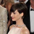 Anne Hathaway et sa fameuse robe polémique lors de la 85e cérémonie des Oscars au Dolby Theatre de Los Angeles, le 24 février 2013.