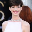 Anne Hathaway radieuse à la 85e cérémonie des Oscars au Dolby Theatre de Los Angeles, le 24 février 2013.