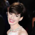 Anne Hathaway arrrive à la 85e cérémonie des Oscars au Dolby Theatre de Los Angeles, le 24 février 2013.