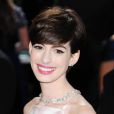 Anne Hathaway pétille de malice à la 85e cérémonie des Oscars au Dolby Theatre de Los Angeles, le 24 février 2013.
