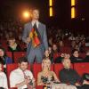 Josh Duhamel et Julianne Hough étaient à Berlin pour l'avant-première de Safe Haven, le 24 février 2013. Les acteurs et le public présents dans la salle de projection ont entamé un Harlem Shake endiablé.