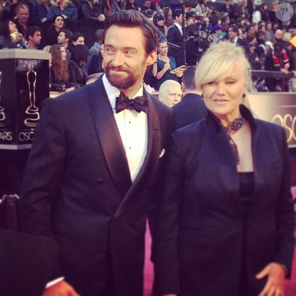 Hugh Jackman et Deborra-Lee Furness sur le tapis rouge des Oscars.