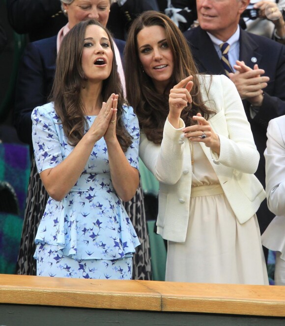 Pippa et Catherine Middleton à Wimbledon, le 8 juillet 2012.
