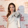 Angelina Jolie présentait à Paris son premier long-métrage du film Au pays du sang et du miel au MK2 Bibliothèque, le 16 février 2012.