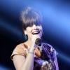 La pétillante Lily Allen a fait son retour sur scène pour le show Etam lingerie le 26 février à la bourse du commerce de Paris