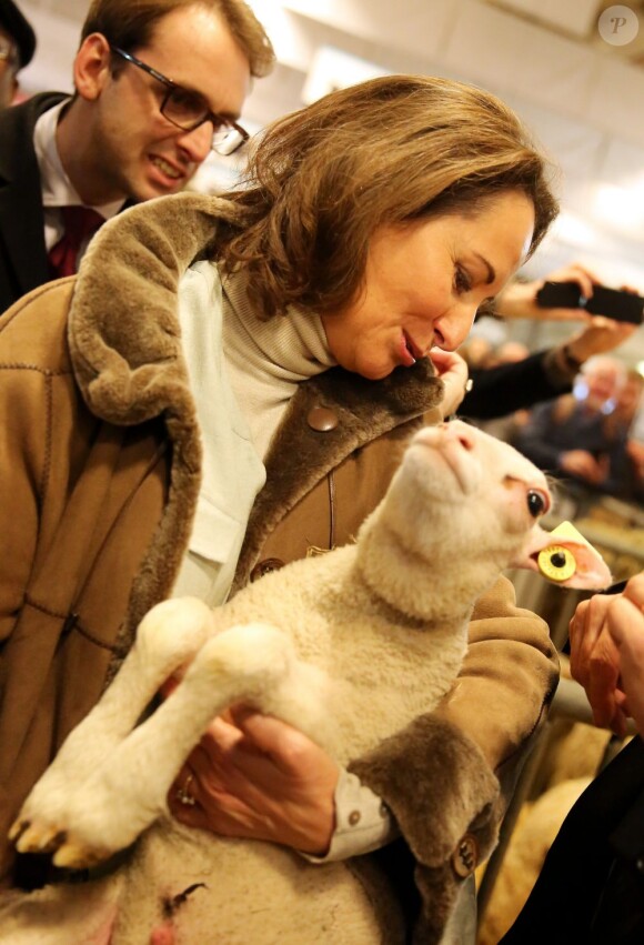 Ségolène Royal en visite au Salon de l'Agriculture, à Paris, le 27 février 2013.