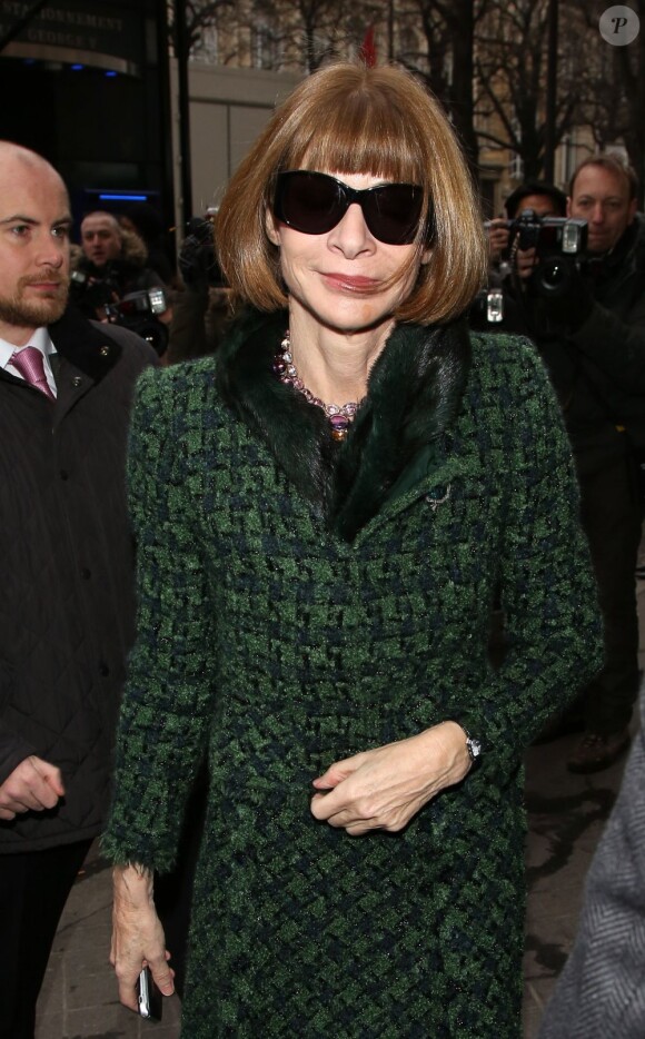 Anna Wintour arrive à la boutique Balenciaga dans le 7e arrondissement de Paris pour assister au défilé Balenciaga automne-hiver 2013-2014. Paris, le 28 février 2013.