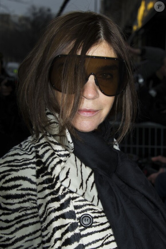 Carine Roitfeld arrive à la boutique Balenciaga dans le 7e arrondissement de Paris pour assister au défilé Balenciaga automne-hiver 2013-2014. Paris, le 28 février 2013.