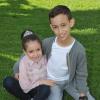 La princesse Lalla Khadija du Maroc pose avec son frère le prince héritier Moulay El Hassan pour son 6e anniversaire, à Rabat, le 28 février 2013.