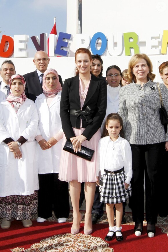 La princesse Lalla Khadija du Maroc accompagnait le 1er février 2013 sa mère la princesse Lalla Salma pour l'inauguration d'une Maison de vie pour enfants à Casablanca. Sa première mission publique.