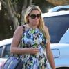 Busy Philipps, enceinte, va dîner au restaurant avec une amie à West Hollywood, le 28 février 2013.
