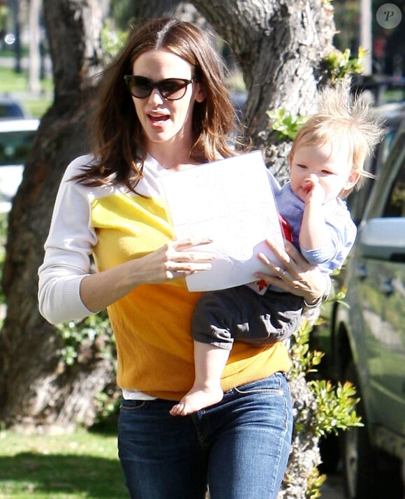 Jennifer Garner et son fils Samuel vont chercher la petite Violet Affleck à l'école à Brentwood, le 28 février 2013.