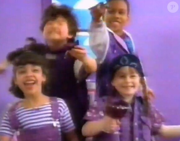 Lindsay Lohan (en bas à droite) dans une publicité pour la gelée Jell-O au côté de Bill Cosby, diffusée en 1995.