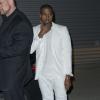 Kanye West, tout de blanc vêtu, arrive à la Halle Freyssinet pour assister au défilé Givenchy prêt-à-porter automne-hiver 2013-2014. Paris, le 3 mars 2013.
