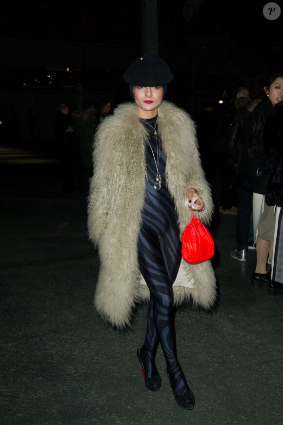 La styliste Catherine Baba arrive à la Halle Freyssinet pour assister au défilé Givenchy prêt-à-porter automne-hiver 2013-2014. Paris, le 3 mars 2013.