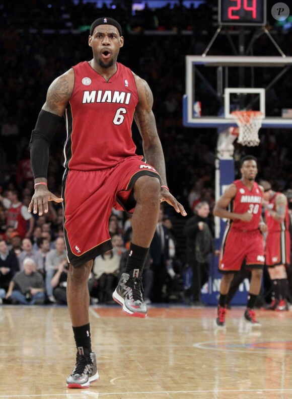 LeBron James lors du match entre les Knicks de New York et le Heat de Miami à New York le 3 mars 2013