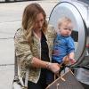 Hilary Duff, son mari Mike Comrie et leur fils Luca vont faire du shopping à West Hollywood, le 3 mars 2013.