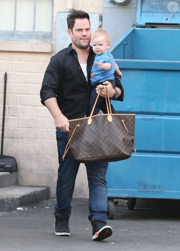 Hilary Duff, son mari Mike Comrie et leur fils Luca vont faire du shopping à West Hollywood, le 3 mars 2013.