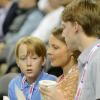Jodie Foster et ses deux garçons partagent un moment en famille lors du LA Tennis Challenge à Westwood, Los Angeles, le 4 mars 2013.