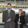 Le prince Felipe et la princesse Letizia d'Espagne à l'inauguration d'une laverie industrielle à Vitoria-Gasteiz, le 5 mars 2013. Un beau projet qui offre du travail aux handicapés de la région.