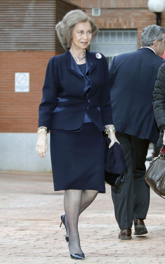 La reine Sofia rend visite au roi Juan Carlos à la clinique La Milagrosa à Madrid , le 5 mars 2013.