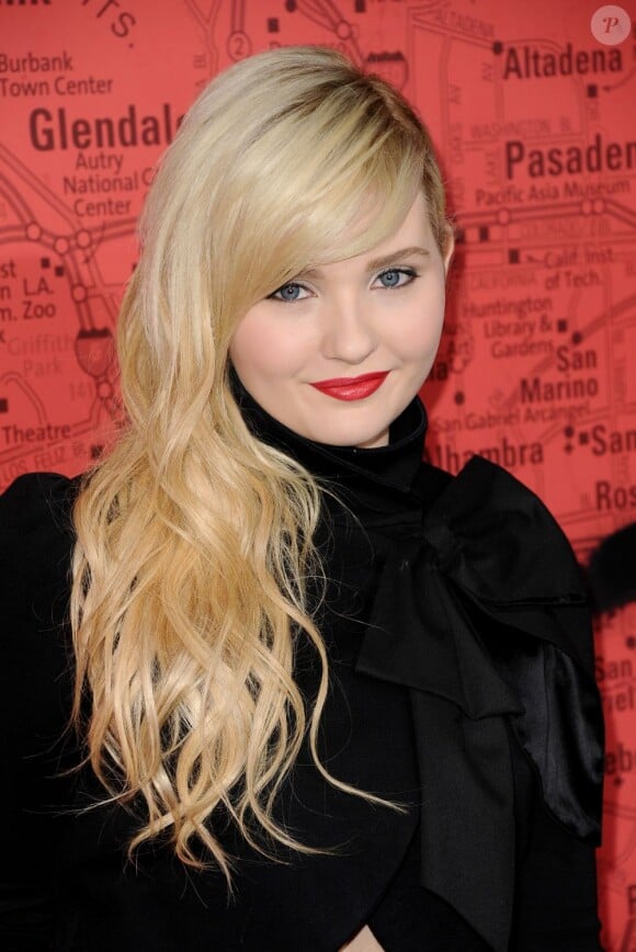 Abigail Breslin blonde fatale lors de la première de The Call aux ArcLight Cinemas de Los Angeles, le 5 mars 2013.