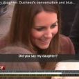 La duchesse de Cambridge Kate Middleton face à une foule d'admirateurs à Grimsby, le 5 mars 2013.
