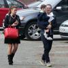 Wayne Rooney heureux avec sa femme Coleen et leur petit garçon Kai lors d'une sortie famille à Wilmslow le 6 mars 2013