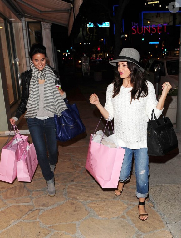 Jenna Dewan-Tatum et Emmanuelle Chriqui en virée shopping à la boutique Calypso St. Barth à Los Angeles, le 7 mars 2013.