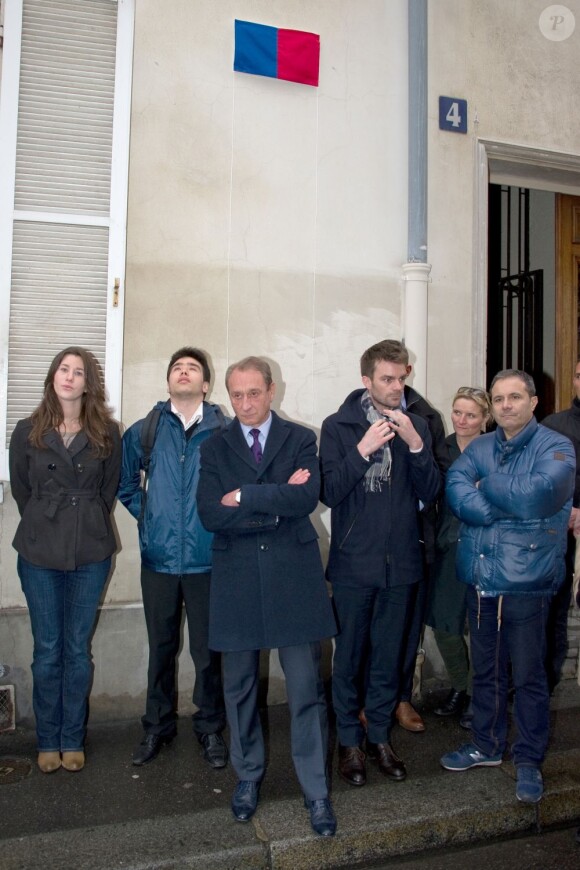 Muriel Robin, Lola Vogel et Renato, petits-enfants d'Annie Girardot, et Bertrand Delanoe, Maire de Paris, ont rendu un hommage à Annie Girardot via l'apposition d'une plaque commémorative au 4 rue du Foin dans le 3e arrondissement de Paris, son dernier domicile. Le 8 mars 2013.