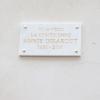 Muriel Robin, Lola Vogel et Renato, petits-enfants d'Annie Girardot, et Bertrand Delanoe, Maire de Paris, ont rendu un hommage public à Annie Girardot via l'apposition d'une plaque commémorative au 4 rue du Foin dans le 3e arrondissement de Paris, le dernier domicile de l'actrice. Le 8 mars 2013.