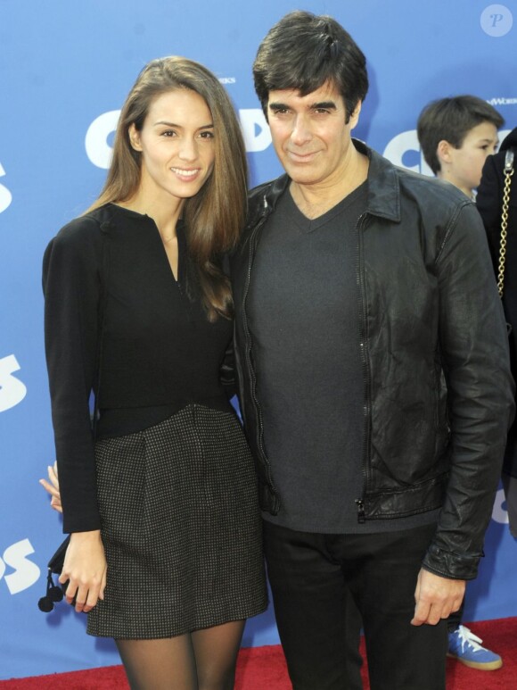 David Copperfield et son amoureuse Chloe Gosselin lors de l'avant-première du film d'animation Les Croods à New York le 10 mars 2013