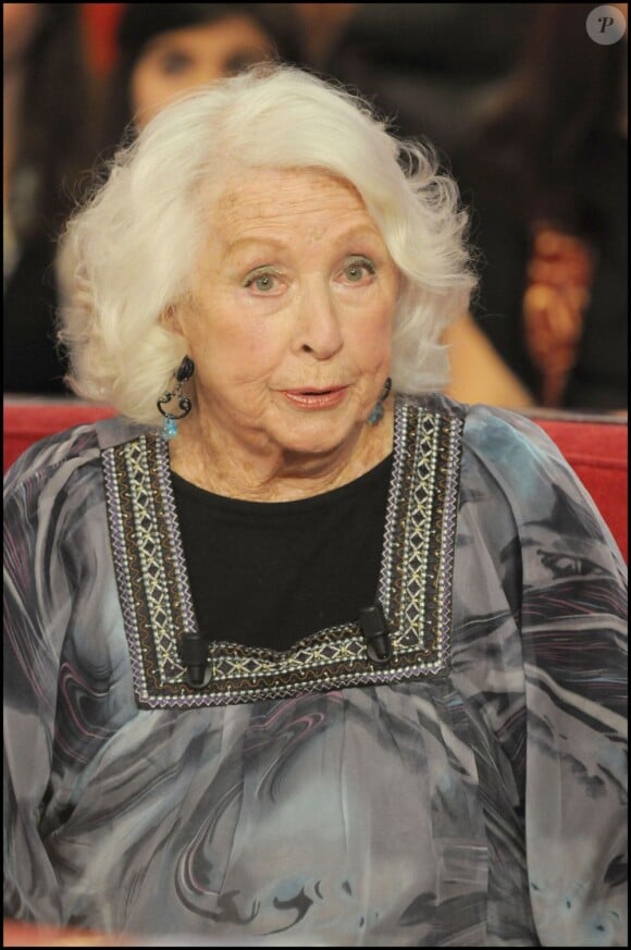 Danielle Darrieux sur le plateau de "Vivement Dimanche" le 28 février 2010.