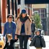 Camila Alves se promène avec ses enfants Levi et Vida à New York, le 10 mars 2013.