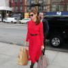 Eva Mendes est de retour à son hôtel The Bowery après avoir fait quelques achats. New York, le 11 mars 2013.