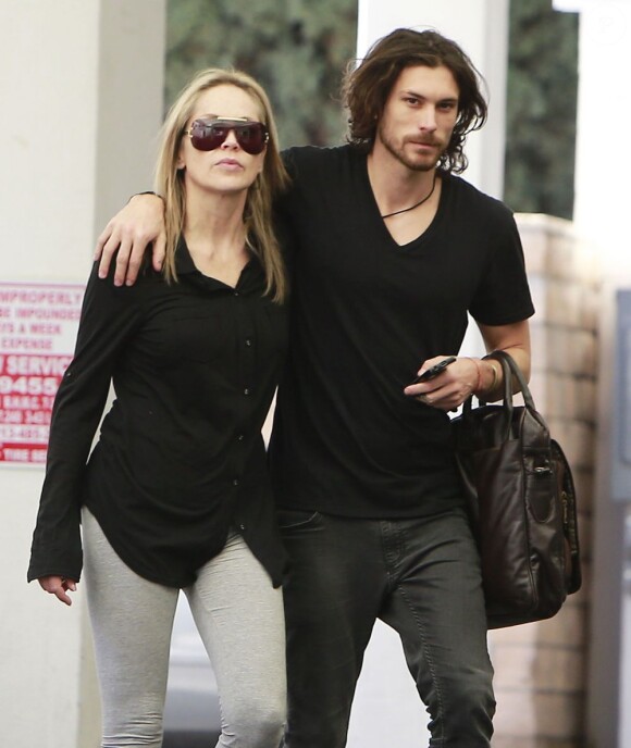 Sharon Stone et son petit ami Martin Mica dans les rues de Beverly Hills, le 3 janvier 2013.